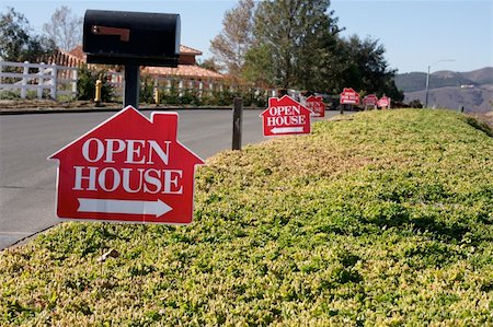 post (display for public view) - Open House Signs in a row along a rural street. Stock Photo - Budget Royalty-Free & Subscription, Code: 400-03955928