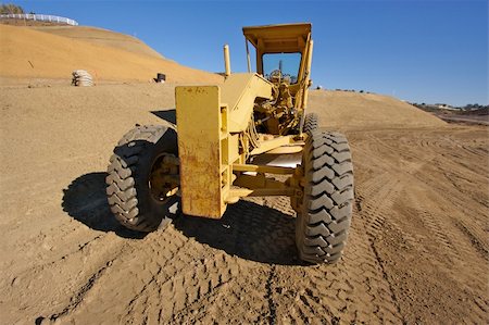 simsearch:700-05662628,k - Tractor at a Cunstruction Site and dirt lot. Stock Photo - Budget Royalty-Free & Subscription, Code: 400-03955921