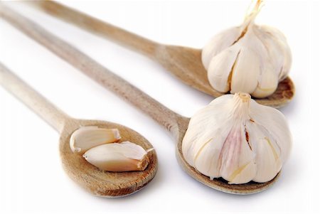 simsearch:700-06334366,k - Bulbs and cloves of garlic on wooden spoons isolated on white background Stock Photo - Budget Royalty-Free & Subscription, Code: 400-03956144