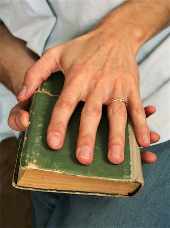 simsearch:700-00195691,k - Man's hands hold the old green book Photographie de stock - Aubaine LD & Abonnement, Code: 400-03951397