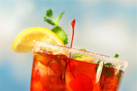 simsearch:400-03965729,k - Closeup of tropical drink against blue sky Stock Photo - Budget Royalty-Free & Subscription, Code: 400-03965731