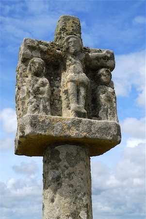 simsearch:862-06676770,k - Breton stone cross near Tumulus Saint-Michel church in Carnac, South Brittany, France Stock Photo - Budget Royalty-Free & Subscription, Code: 400-03967265
