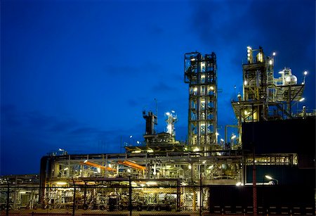 simsearch:400-05908531,k - Refinery at night in the Port of Rotterdam, Europoort, Holland Stock Photo - Budget Royalty-Free & Subscription, Code: 400-03967578