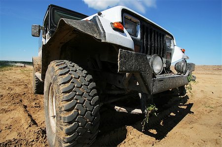 extreme terrain - The modern car on a background of the sky Foto de stock - Super Valor sin royalties y Suscripción, Código: 400-03967893