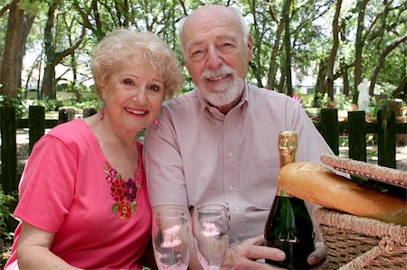 simsearch:400-04208630,k - A senior couple enjoying a picnic in the park. Stock Photo - Budget Royalty-Free & Subscription, Code: 400-03969271