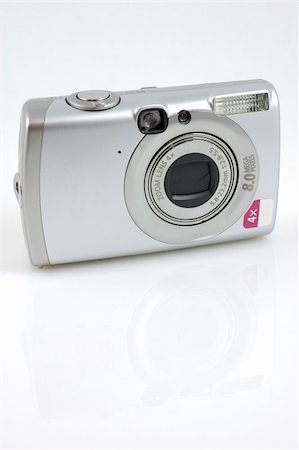simsearch:400-04294580,k - Digital camera with reflection over white background Stock Photo - Budget Royalty-Free & Subscription, Code: 400-03977491