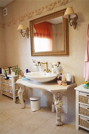 simsearch:400-04151137,k - Beautiful and modern bathroom in an apartment Photographie de stock - Aubaine LD & Abonnement, Code: 400-03979360