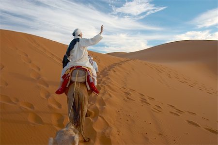 dromedary - the woman and its guide going across sahara Photographie de stock - Aubaine LD & Abonnement, Code: 400-03972996