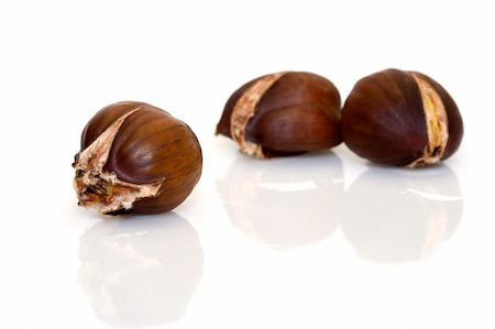 simsearch:400-04833195,k - Three cooked chestnuts with reflection, isolated Stock Photo - Budget Royalty-Free & Subscription, Code: 400-03986119