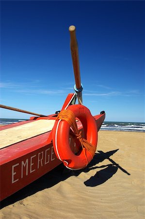 simsearch:400-05896461,k - Red boat on the beach Stock Photo - Budget Royalty-Free & Subscription, Code: 400-03999121