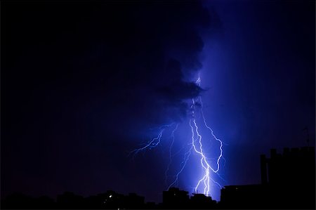 simsearch:400-04256241,k - Lightning bolt over the city at the night Stock Photo - Budget Royalty-Free & Subscription, Code: 400-03990174