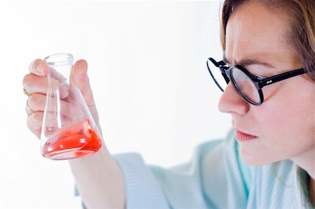 simsearch:649-07279795,k - Scientist woman analyzing chemical material in Erlenmeyer flask Stock Photo - Budget Royalty-Free & Subscription, Code: 400-03992024