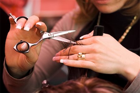 simsearch:700-02700162,k - Hair cutting: hair stylist at work with scissors Foto de stock - Super Valor sin royalties y Suscripción, Código: 400-03993513