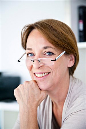 simsearch:600-03638622,k - Portrait of Woman Wearing Eyeglasses Stock Photo - Premium Royalty-Free, Code: 600-04163433