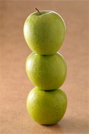 simsearch:600-02377945,k - Close-up of Stack of Three, Green Apples Stock Photo - Premium Royalty-Free, Code: 600-04625240