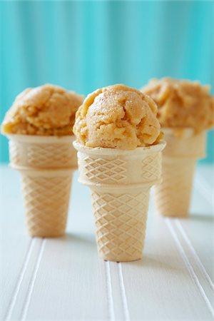 Peach Ice Cream Stock Photo - Premium Royalty-Free, Code: 600-04625536