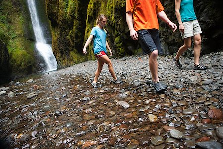 People Hiking in Oneonta Gorge, Oregon, USA Foto de stock - Sin royalties Premium, Código: 600-04931718