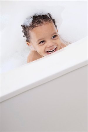 Boy in Bubble Bath Foto de stock - Sin royalties Premium, Código: 600-05653223