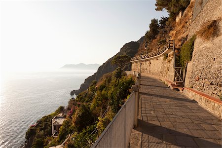 seaside promenade - Via dell'Amore, Riomaggiore, Cinque Terre, Province of La Spezia, Liguria, Italy Foto de stock - Sin royalties Premium, Código: 600-05756268