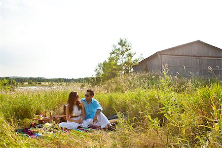 Couple having Picnic, Unionville, Ontario, Canada Stock Photo - Premium Royalty-Free, Code: 600-05786057