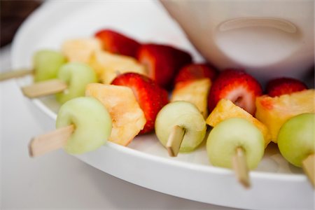 simsearch:600-05786661,k - Close-up of Fruit Kebobs Stock Photo - Premium Royalty-Free, Code: 600-05786656