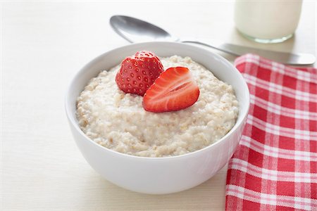 Bowl of Porridge Stock Photo - Premium Royalty-Free, Code: 600-05947692