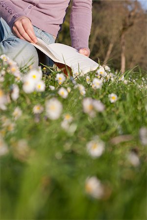 Woman Reading in Park Stock Photo - Premium Royalty-Free, Code: 600-05948151
