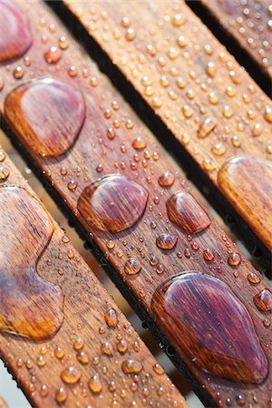 Close-Up of Wet Patio Furniture, Vancouver, British Columbia, Canada Fotografie stock - Premium Royalty-Free, Codice: 600-05973361