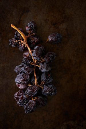 dehydrated - Dried Grapes Foto de stock - Sin royalties Premium, Código: 600-05973619