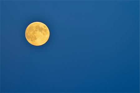 Full Moon, Hesse, Germany Stock Photo - Premium Royalty-Free, Code: 600-06334271