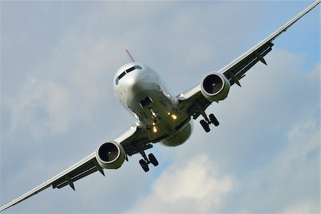 diagonale - Approaching Airplane, Frankfurt Airport, Frankfurt, Hesse, Germany Fotografie stock - Premium Royalty-Free, Codice: 600-06334283