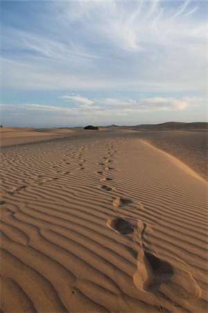 footprints sand - Sand Dune, Canary Islands, Spain Stock Photo - Premium Royalty-Free, Code: 600-06355287