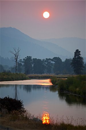 smoky - Fumée d'incendie de forêt au coucher du soleil, Montana, Etats-Unis Photographie de stock - Premium Libres de Droits, Code: 600-06383701
