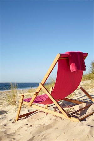 Beach Chair and Towel, Arcachon, Gironde, Aquitaine, France Stock Photo - Premium Royalty-Free, Code: 600-06407685