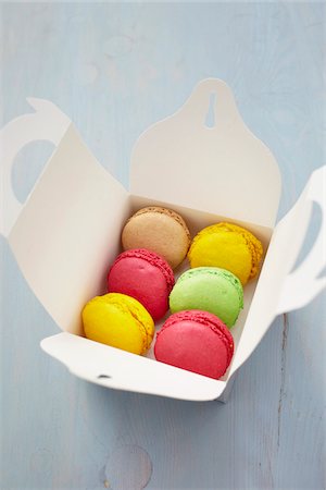 simsearch:600-07966220,k - Box of Macarons on Wooden Surface, Arcachon, Gironde, Aquitaine, France Stock Photo - Premium Royalty-Free, Code: 600-06407712