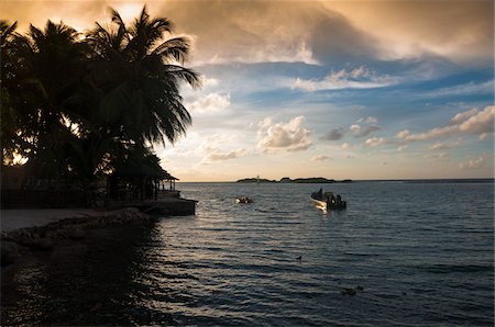 simsearch:600-06431260,k - Bateau sur l'eau au coucher du soleil, côte sud-ouest d'Aruba, petites Antilles, Caraïbes Photographie de stock - Premium Libres de Droits, Code: 600-06431250