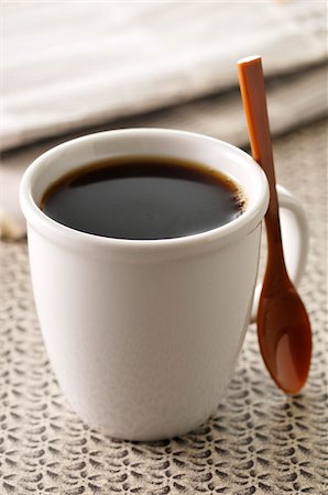 Close-up of Cup of Black Coffee with Spoon Foto de stock - Sin royalties Premium, Código: 600-06451939
