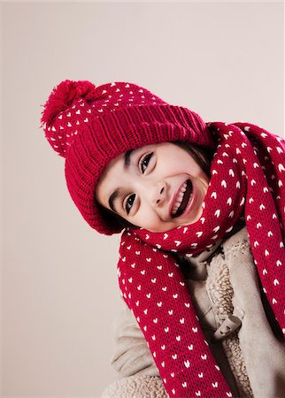 simsearch:600-06685178,k - Portrait of Girl wearing Hat and Scarf in Studio Photographie de stock - Premium Libres de Droits, Code: 600-06486407