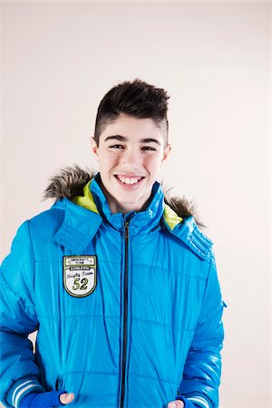 Portrait of Boy in Winter Jacket in Studio Photographie de stock - Premium Libres de Droits, Code: 600-06486427