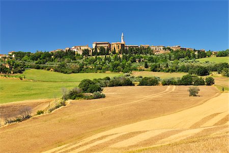 simsearch:600-06758329,k - Wheat Field in Summer with a Historic Town of Pienza, Province of Siena, Tuscany, Italy Stock Photo - Premium Royalty-Free, Code: 600-06512909