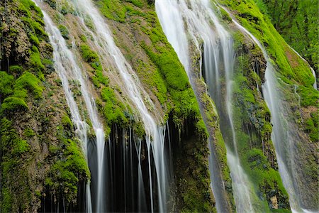 Cascade des Tufs falling over green Moss, Arbois, Jura, Jura Mountains, Franche-Comte, France Stock Photo - Premium Royalty-Free, Code: 600-06553320