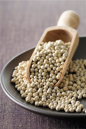 simsearch:600-06671821,k - Close-up of Bowl of White Peppercorns with Scoop Photographie de stock - Premium Libres de Droits, Code: 600-06553489