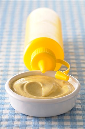 Close-up of Bowl of Mustard and Yellow Squeeze Bottle Stock Photo - Premium Royalty-Free, Code: 600-06553506