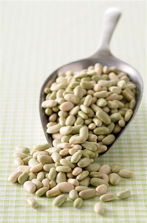 food pattern background - Scoop of beans, studio shot Stock Photo - Premium Royalty-Free, Code: 600-06674983