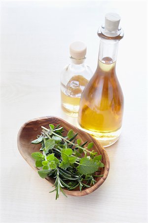 simsearch:600-07311268,k - Fresh herbs in a bowl and bottles of oil for aromatherapy, elevated view Stock Photo - Premium Royalty-Free, Code: 600-06675000