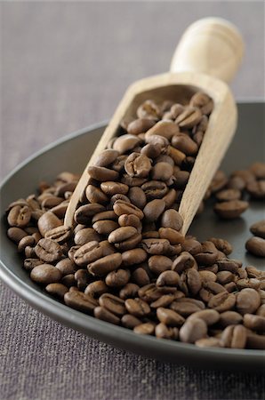 Close-up of Coffee Beans in Bowl with Scoop, Still Life Stock Photo - Premium Royalty-Free, Code: 600-06702117