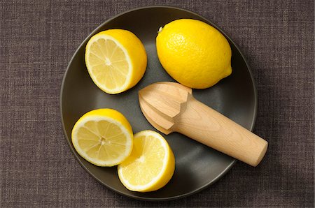 simsearch:600-06752237,k - Overhead View of Lemons in Bowl with Reamer, Studio Shot Stock Photo - Premium Royalty-Free, Code: 600-06702131