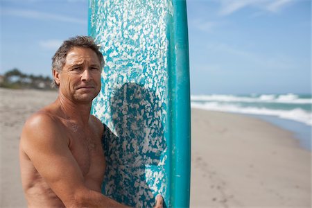 simsearch:600-06752300,k - Portrait of Mature Man with Surfboard on Beach, USA Stock Photo - Premium Royalty-Free, Code: 600-06752293