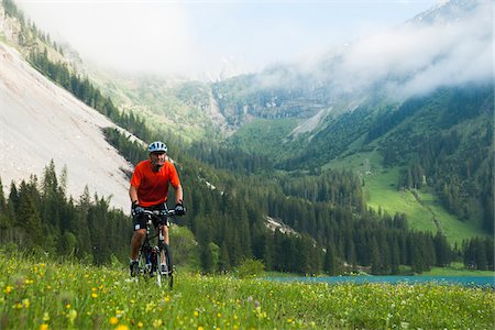 Mature Man Riding Mountain Bike by Vilsalpsee, Tannheim Valley, Tyrol, Austria Fotografie stock - Premium Royalty-Free, Codice: 600-06819405