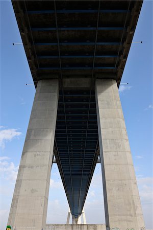 estructura - Vasco da Gama Bridge spans the Tagus River, Lisbon, Portugal Stock Photo - Premium Royalty-Free, Code: 600-06841816